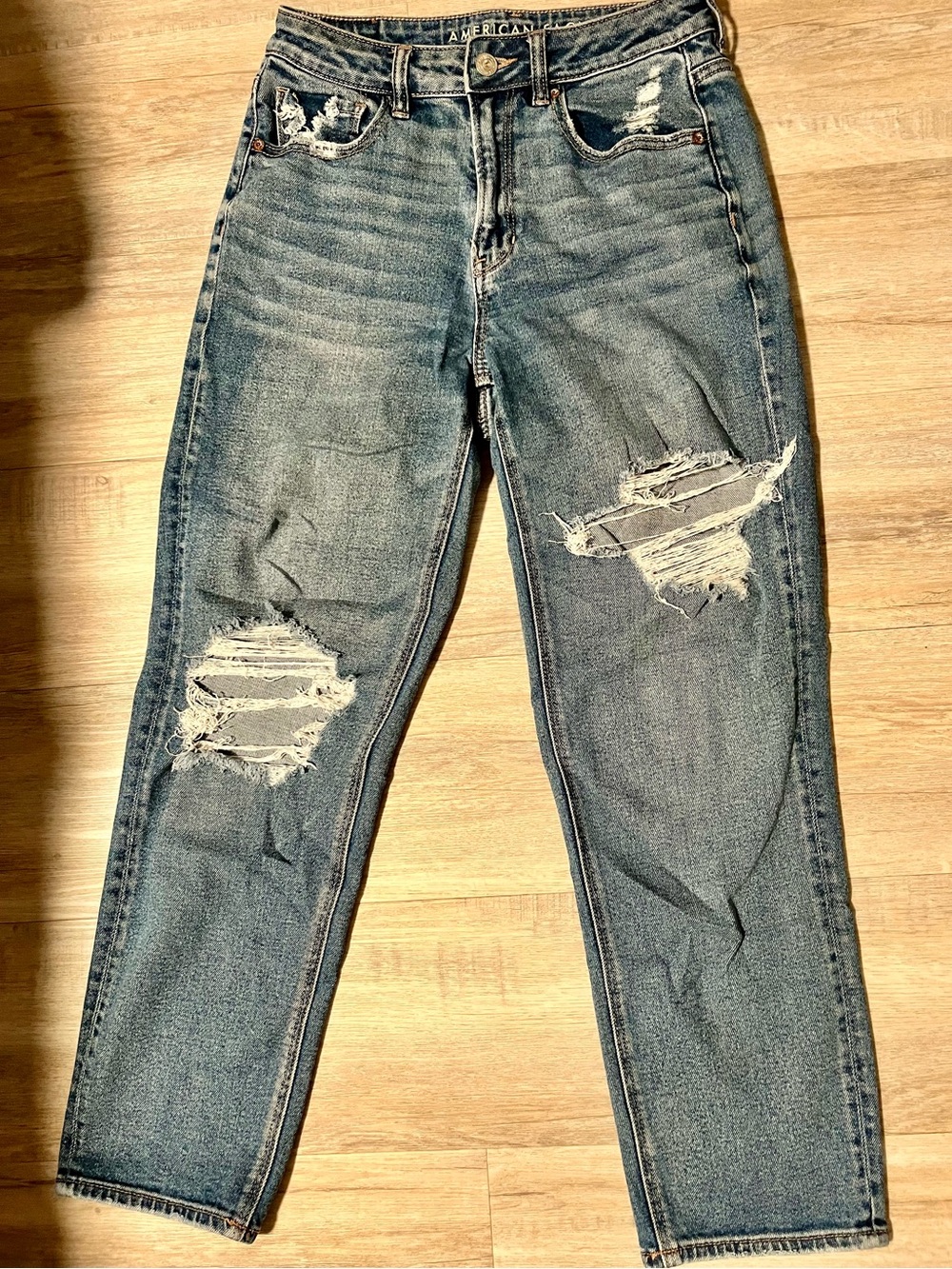 American eagle distressed jeans